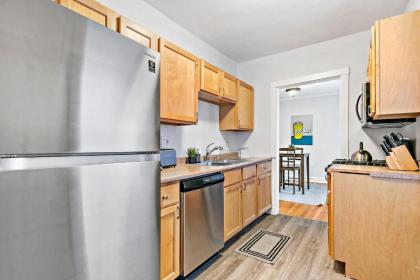 Chicago Local Vibe Residential 1BR Roscoe Village Chicago