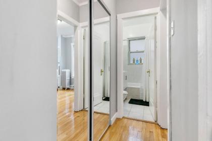 Well equipped Spotless 1BR near Chicago highlights - image 12